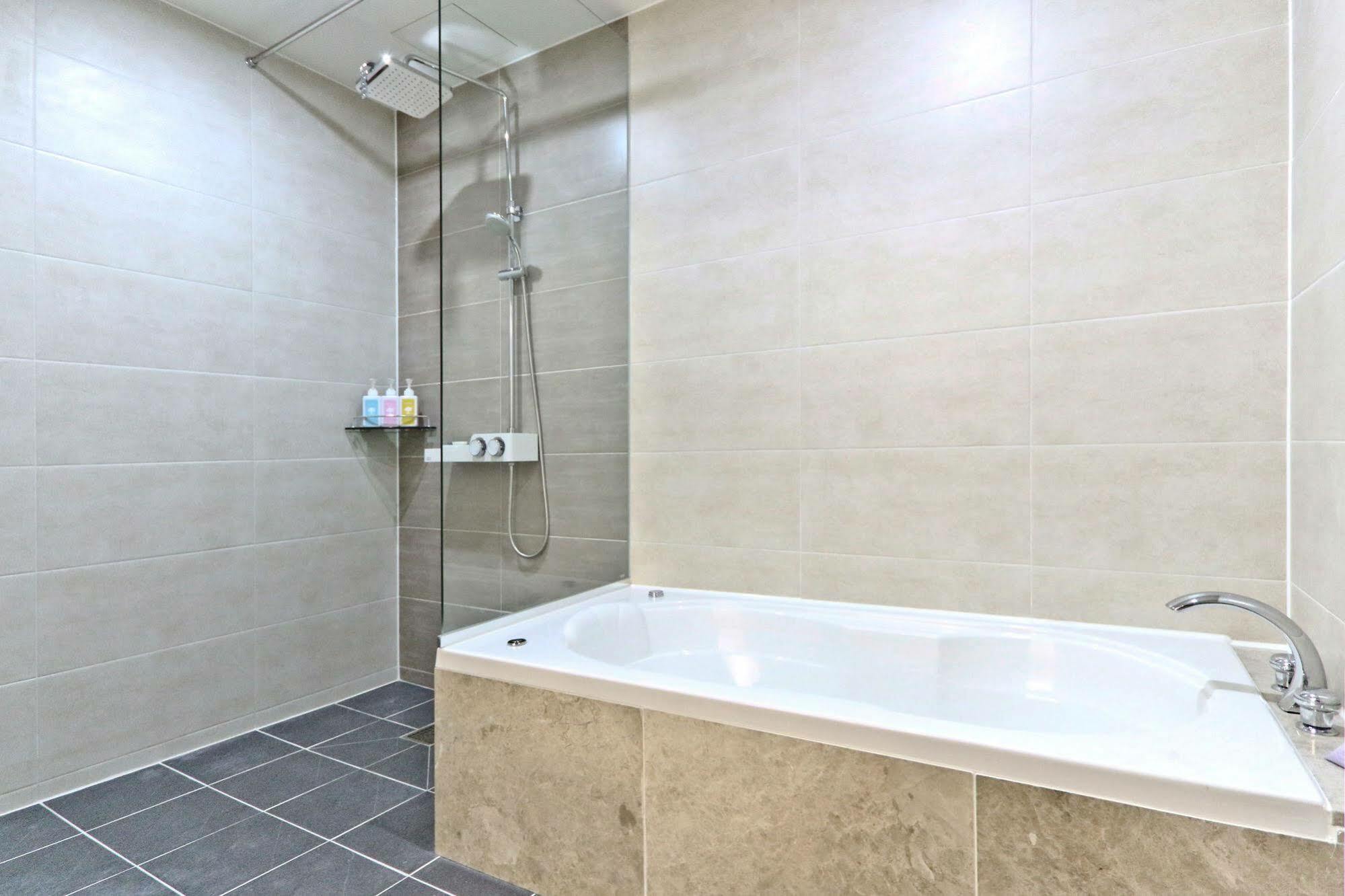 Hotel Home Busan Bagian luar foto