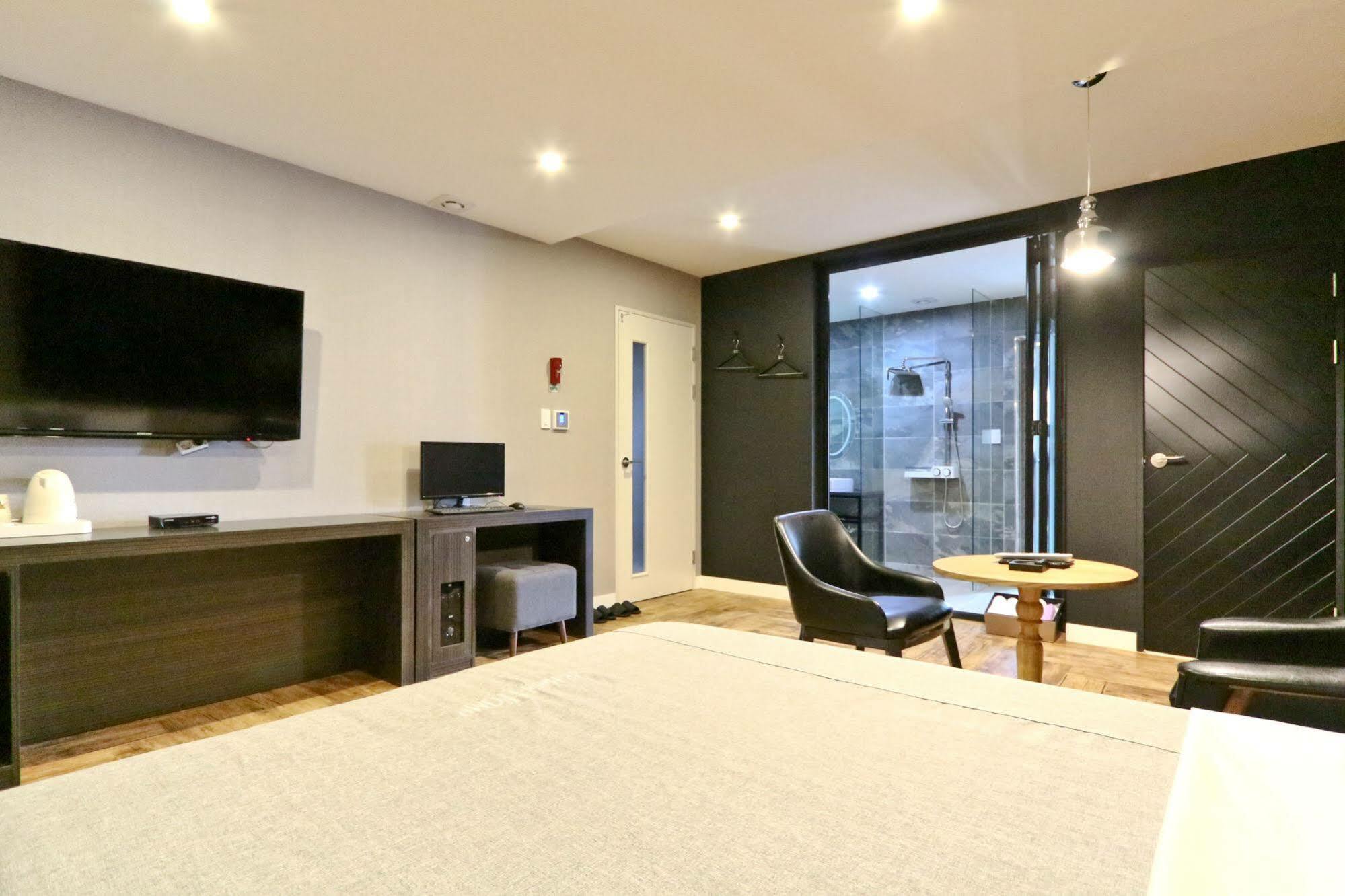 Hotel Home Busan Bagian luar foto