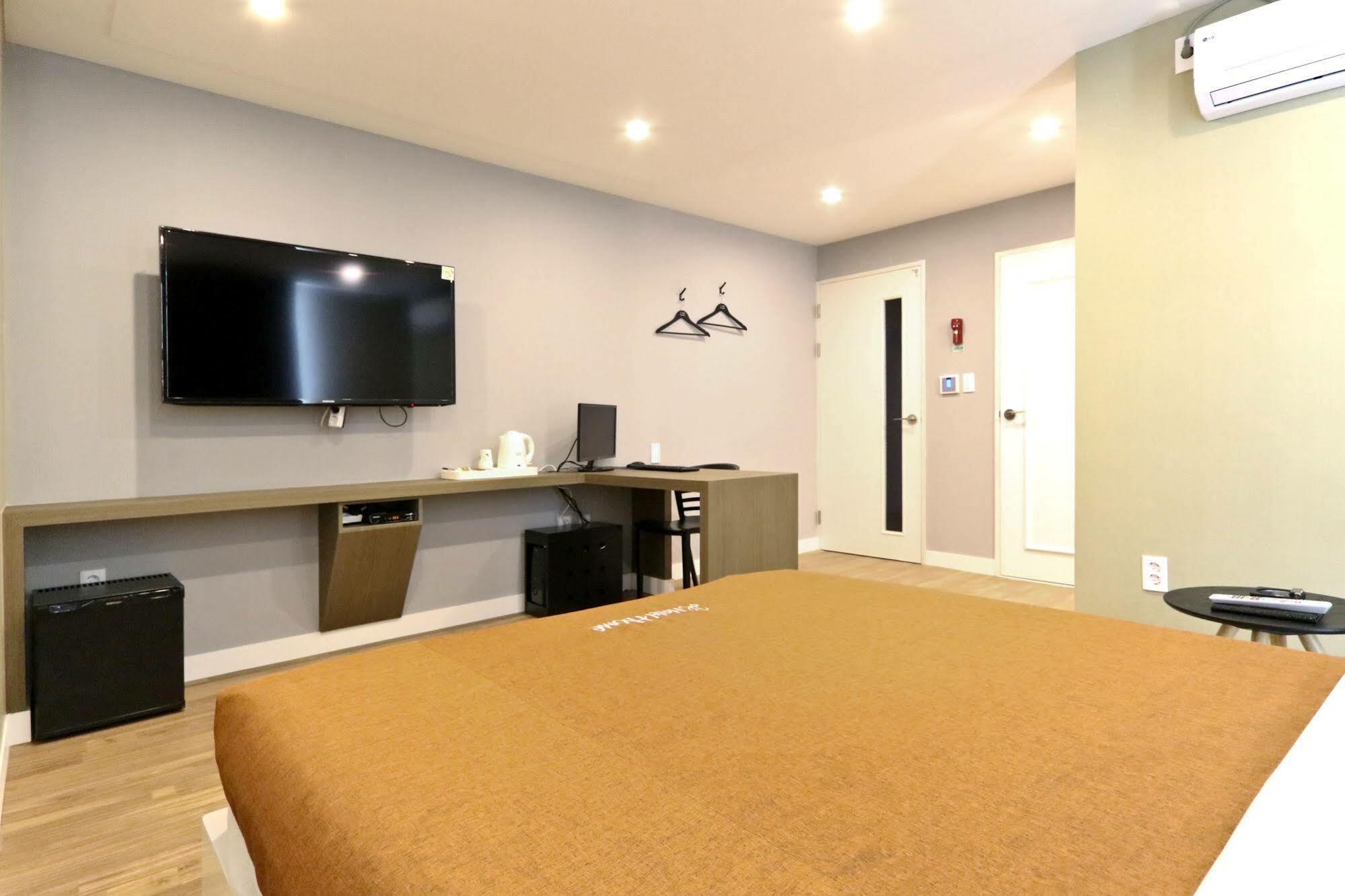 Hotel Home Busan Bagian luar foto