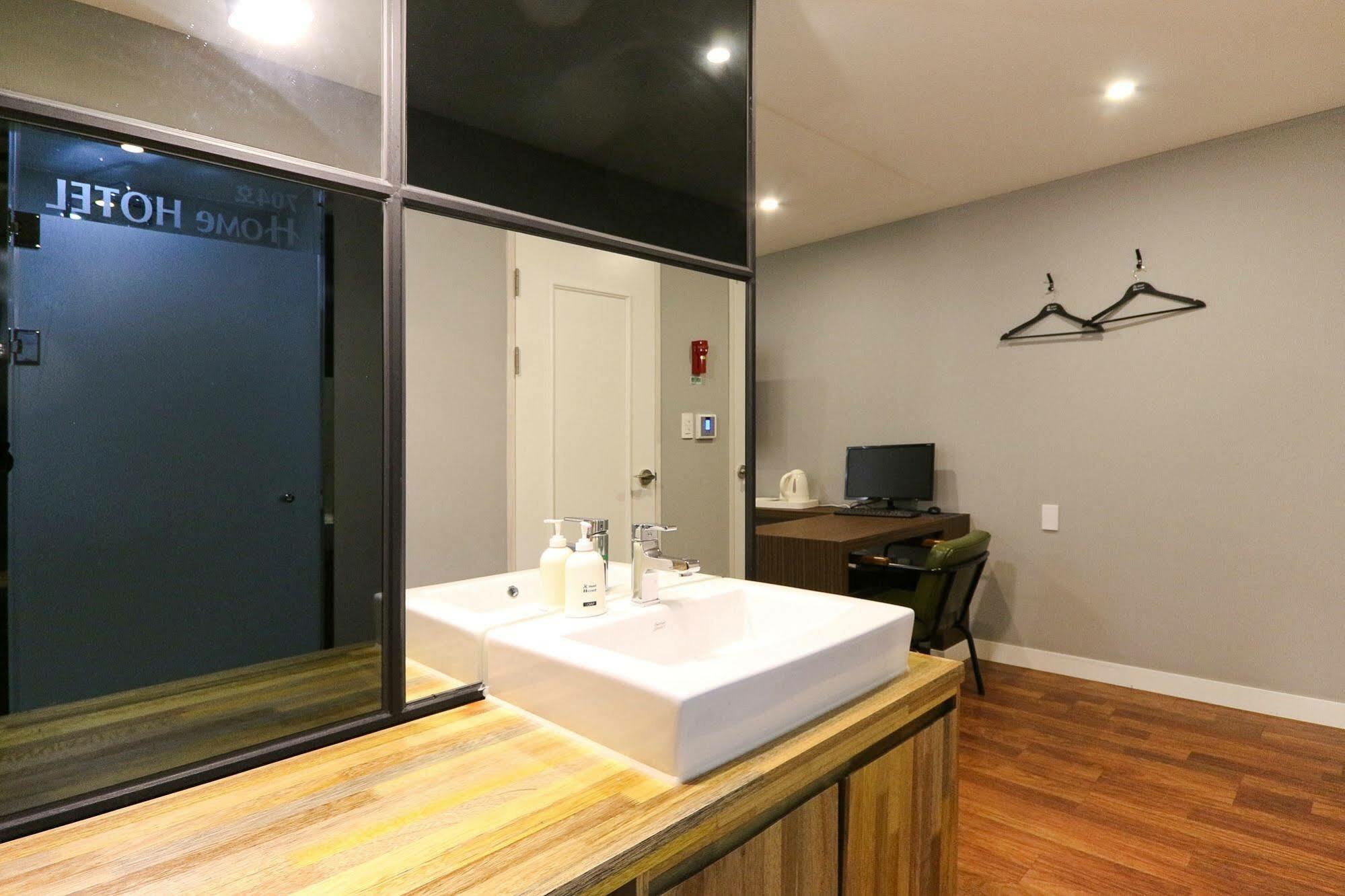 Hotel Home Busan Bagian luar foto